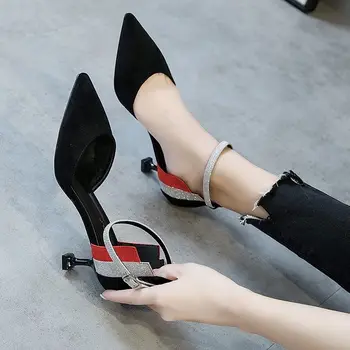 Ženske z visoko peto stiletto 2021 nov modni konicami prstov vse-tekmo Baotou besedo sponke Roman votlih eno čevlji ženske čevlje