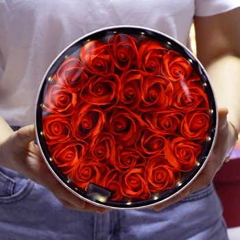Rdeče Vrtnice Svetlobna Objem Vedro Polje Toplo LED Umetno Cvetje Rose Darilo Polje za Valentines Stranko Poroko Punco Doma Dekor